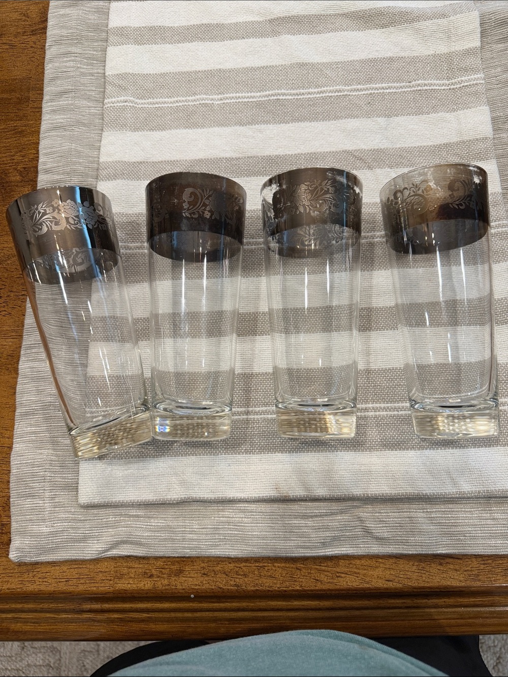 Queen Vitreon Clear Glass Tumbler Set with silver Decorative Band -